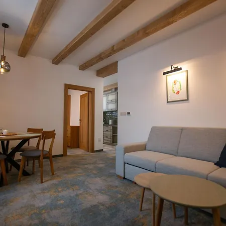 Lucny Raj Guest house *