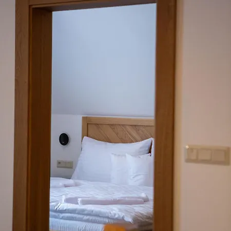 Lucny Raj Guest house