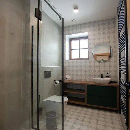 Lucny Raj Guest house *