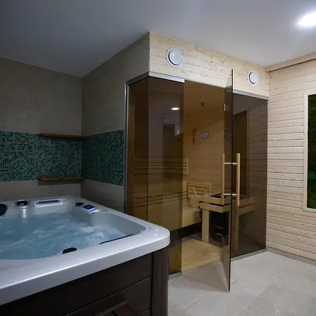 Lucny Raj Guest house 3*