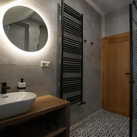Lucny Raj Guest house *