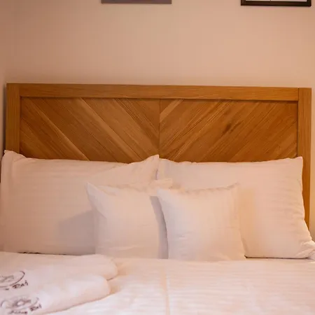 Lucny Raj Guest house